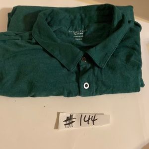 Structure green polo slim fit. Can fit a large. Size XL